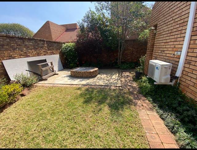 2 BEDROOM TOWNHOUSE FOR SALE IN CLUBVILLE